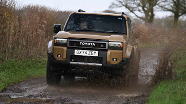 Toyota Land Cruiser - driving through mud (front)