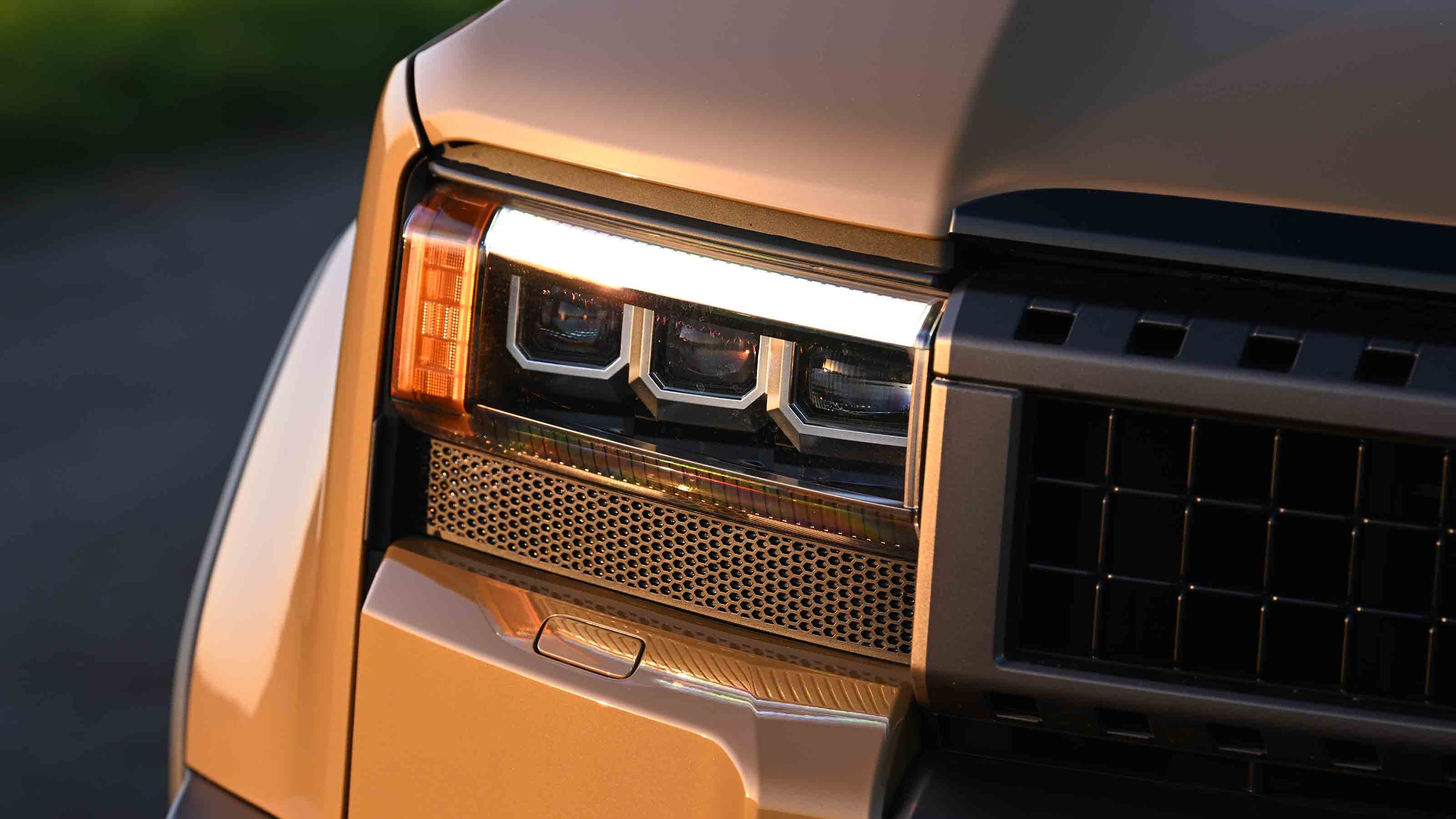 Toyota Land Cruiser - head light detail