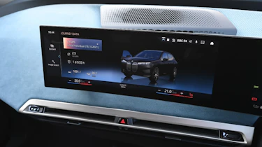 Used BMW iX - screen