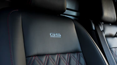 Vauxhall Vivaro GS - front seats