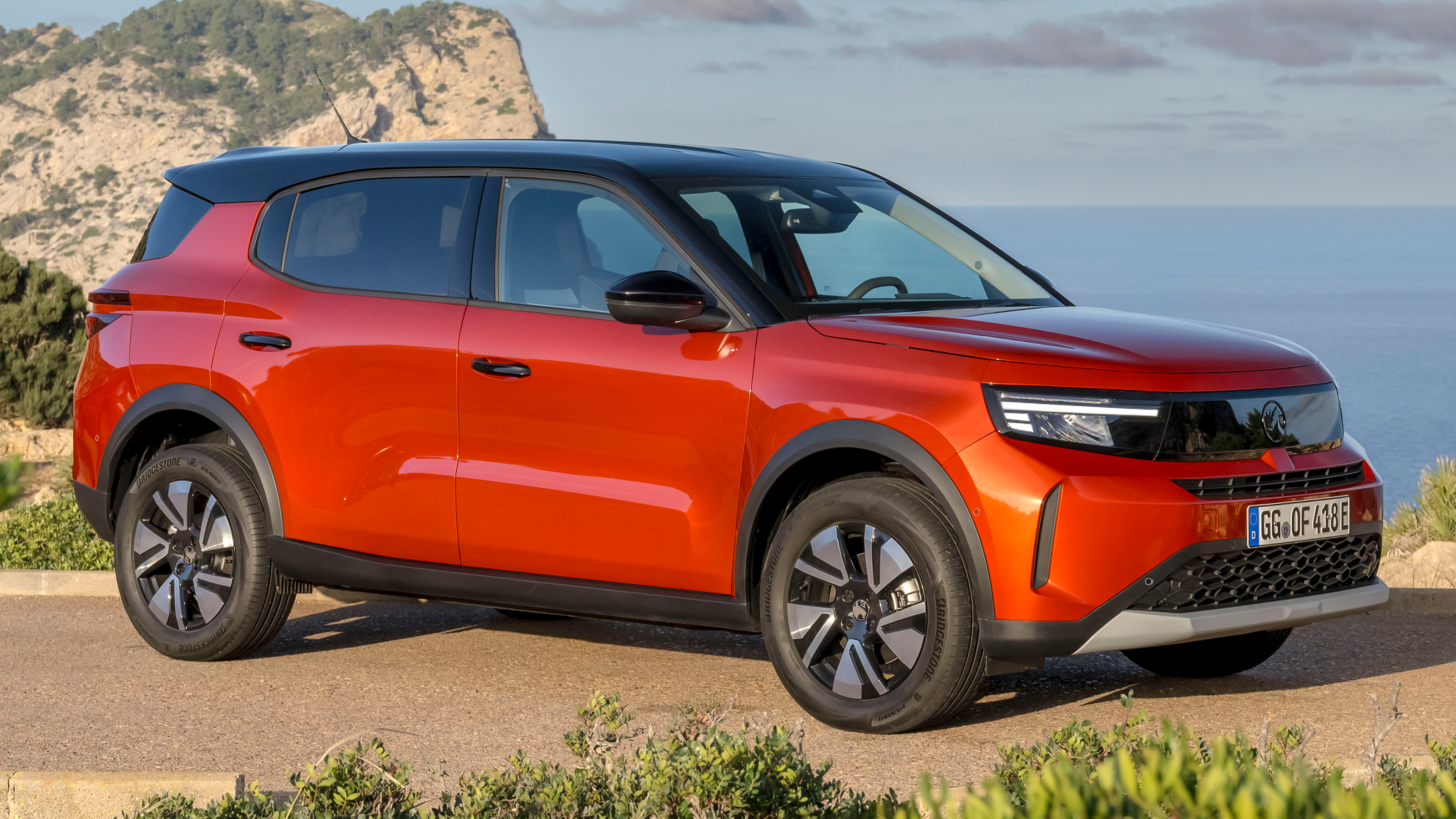 Vauxhall Frontera Electric GS Canton Orange - static front 3/4