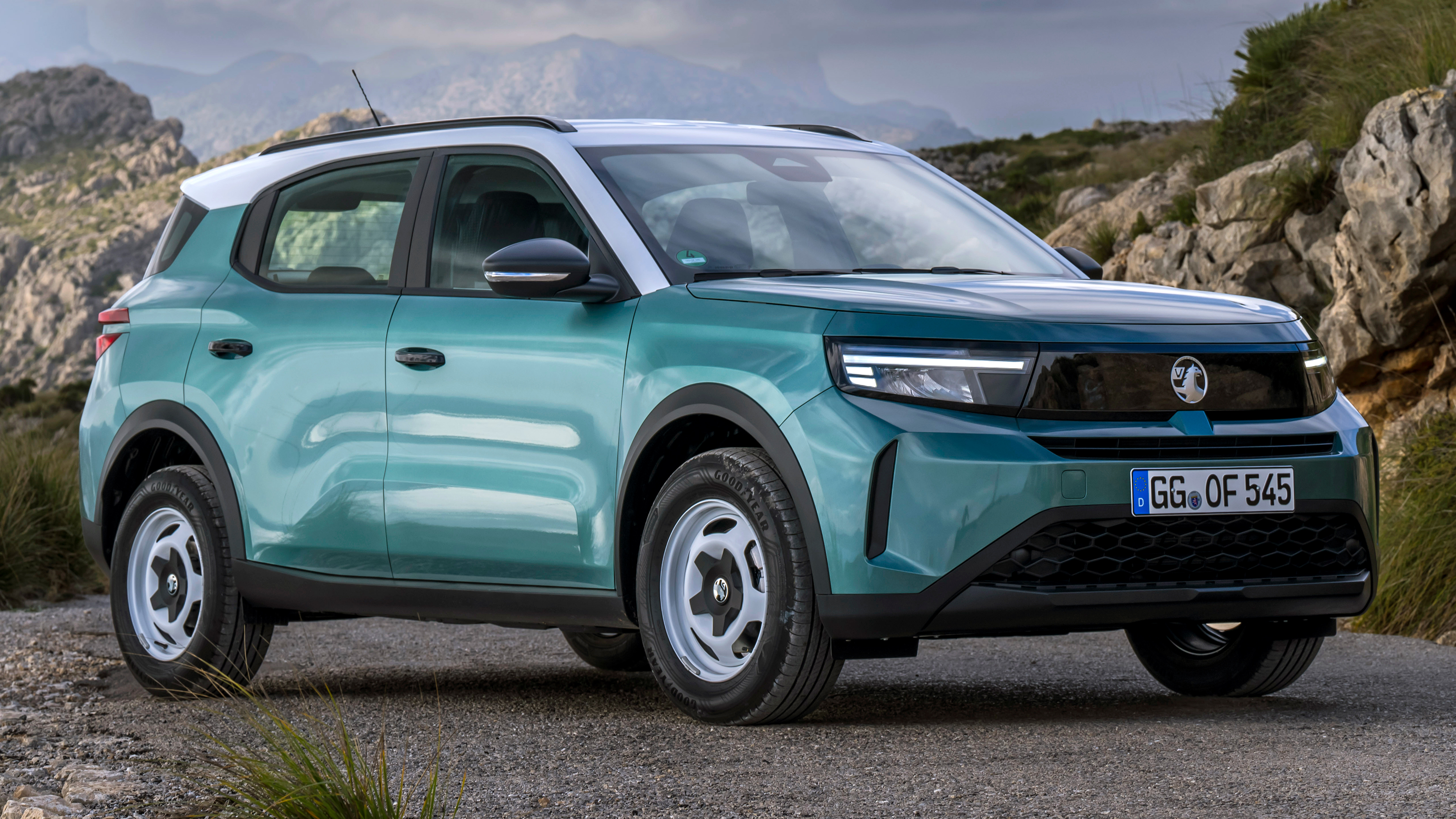 Vauxhall Frontera Hybrid Design Khaki Green - static front 3/4