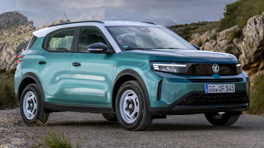 Vauxhall Frontera Hybrid Design Khaki Green - static front 3/4
