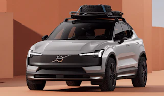Volvo EX30 Cross Country - front 3/4