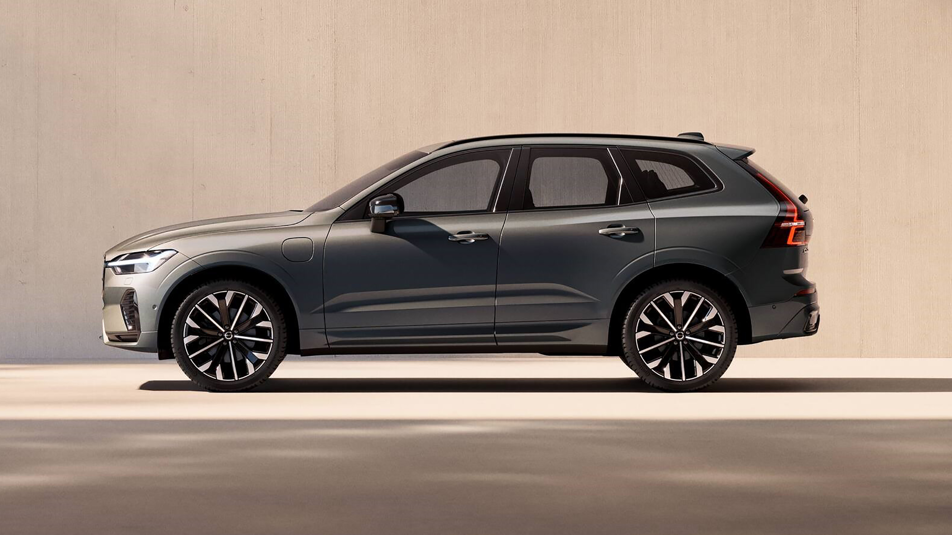 Volvo XC60 - side static