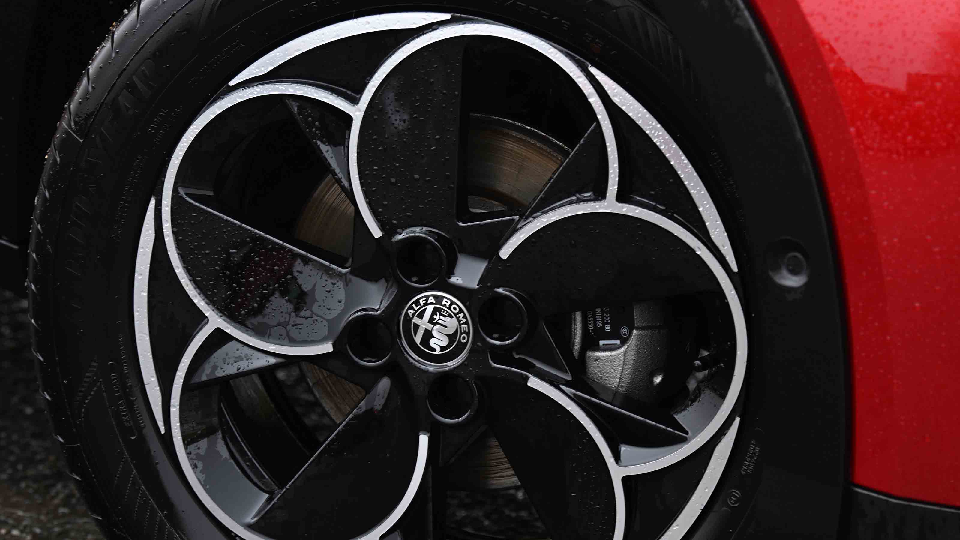 Alfa Romeo Junior - alloy wheel detail