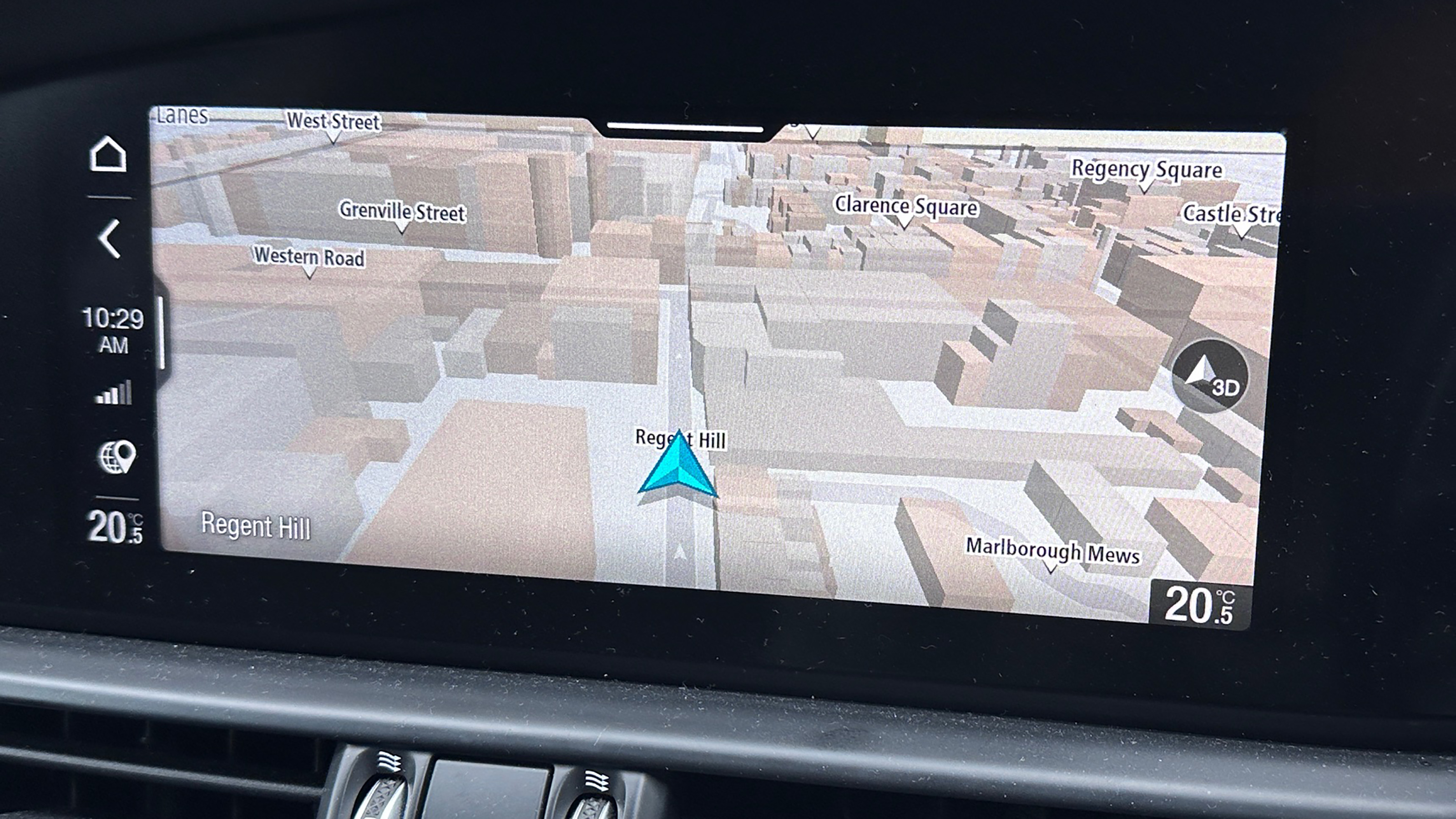Alfa Romeo Giulia Quadrifoglio - infotainment screen