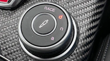 Alfa Romeo Giulia Quadrifoglio - 'DNA' drive mode controller