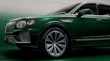 Bentley Bentayga Atelier Edition (Light Emerald) - front end
