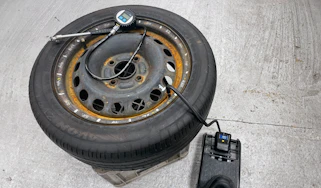 Best car tyre foot pumps - header image