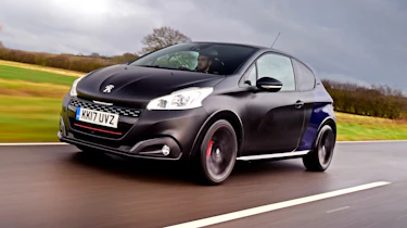 Peugeot 208 GTI - front tracking