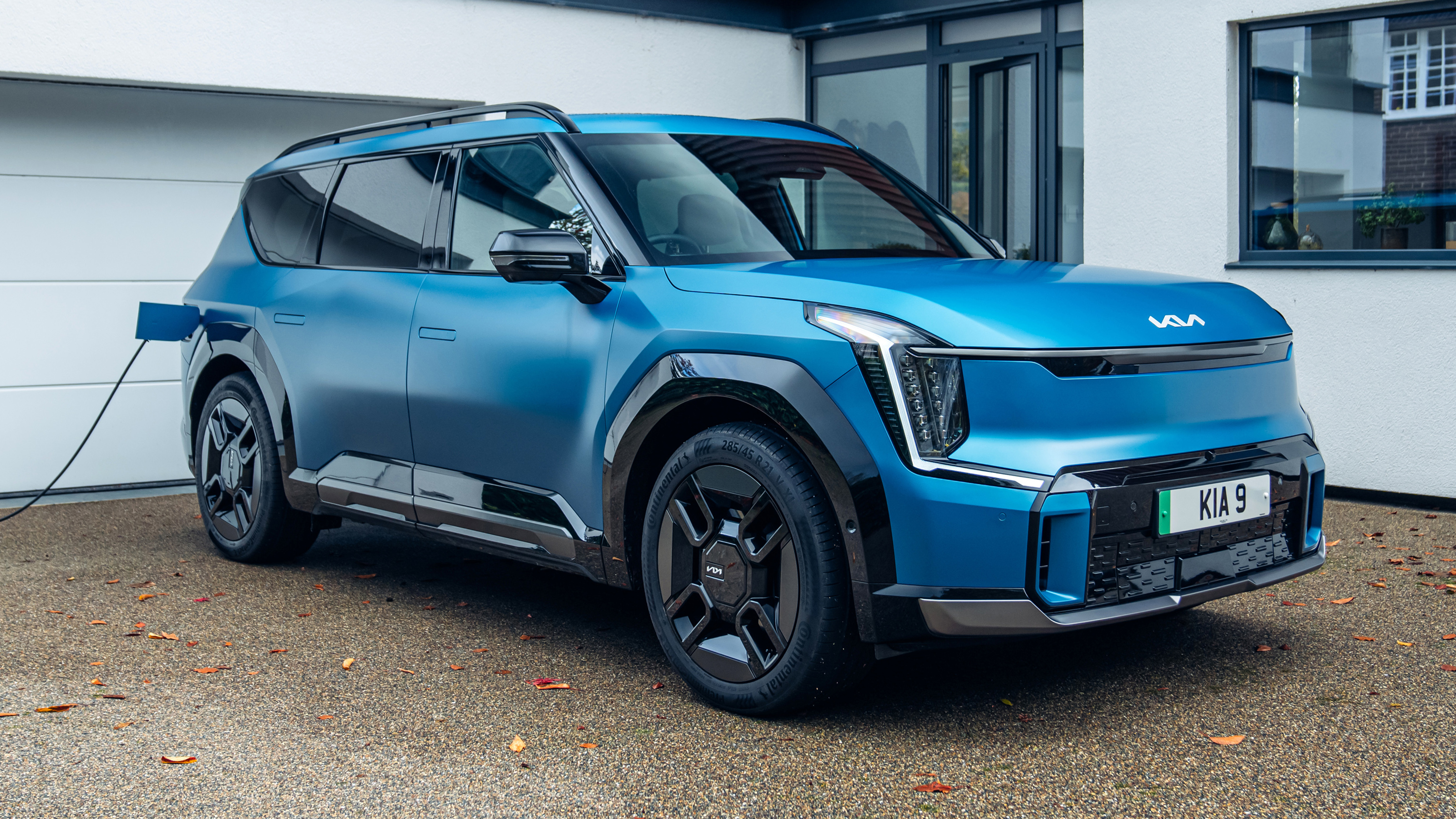 Kia EV9 connected to a wallbox charger