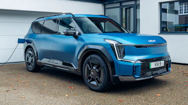 Kia EV9 connected to a wallbox charger