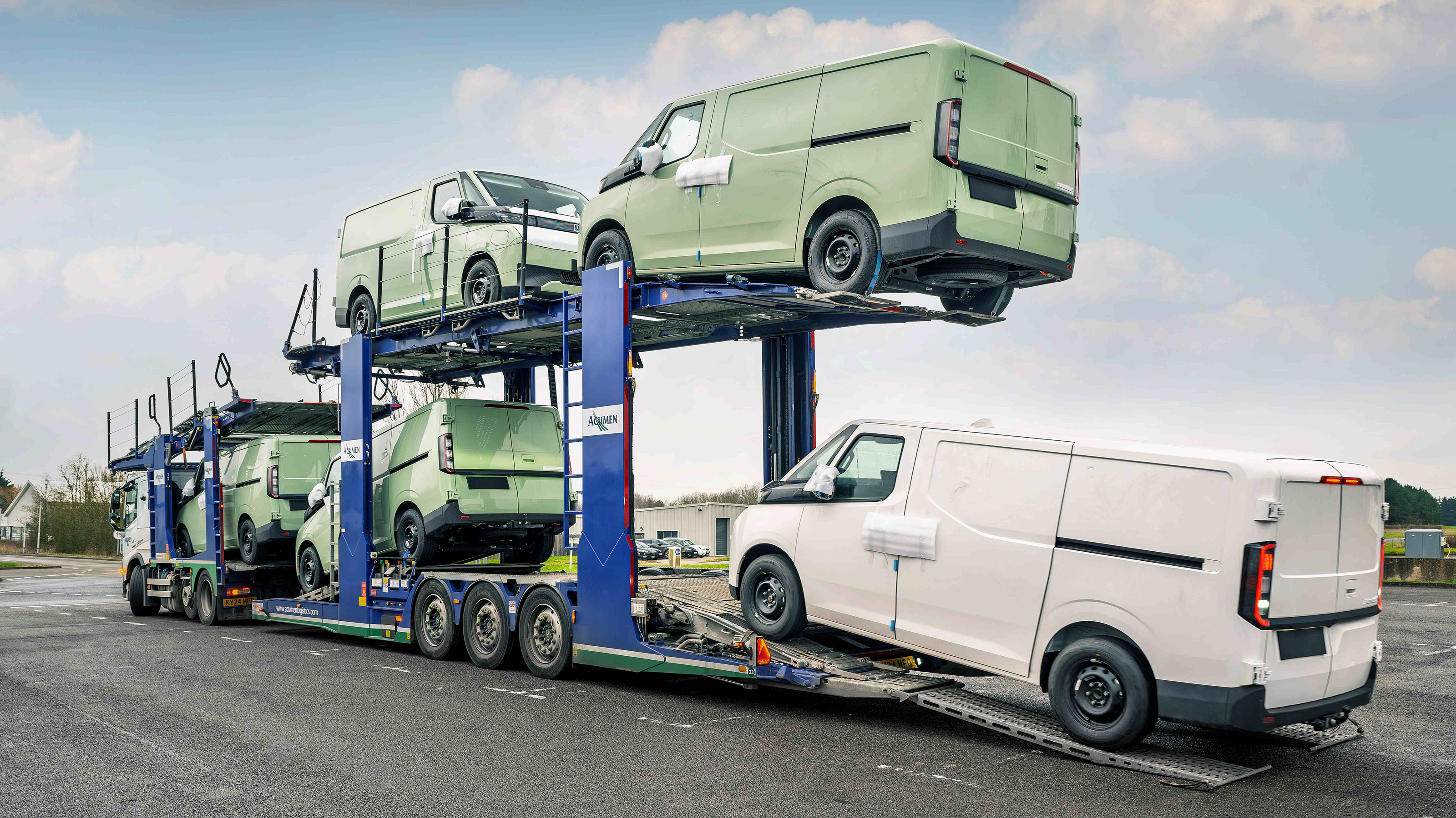 Farizon SV - being loaded on a transporter