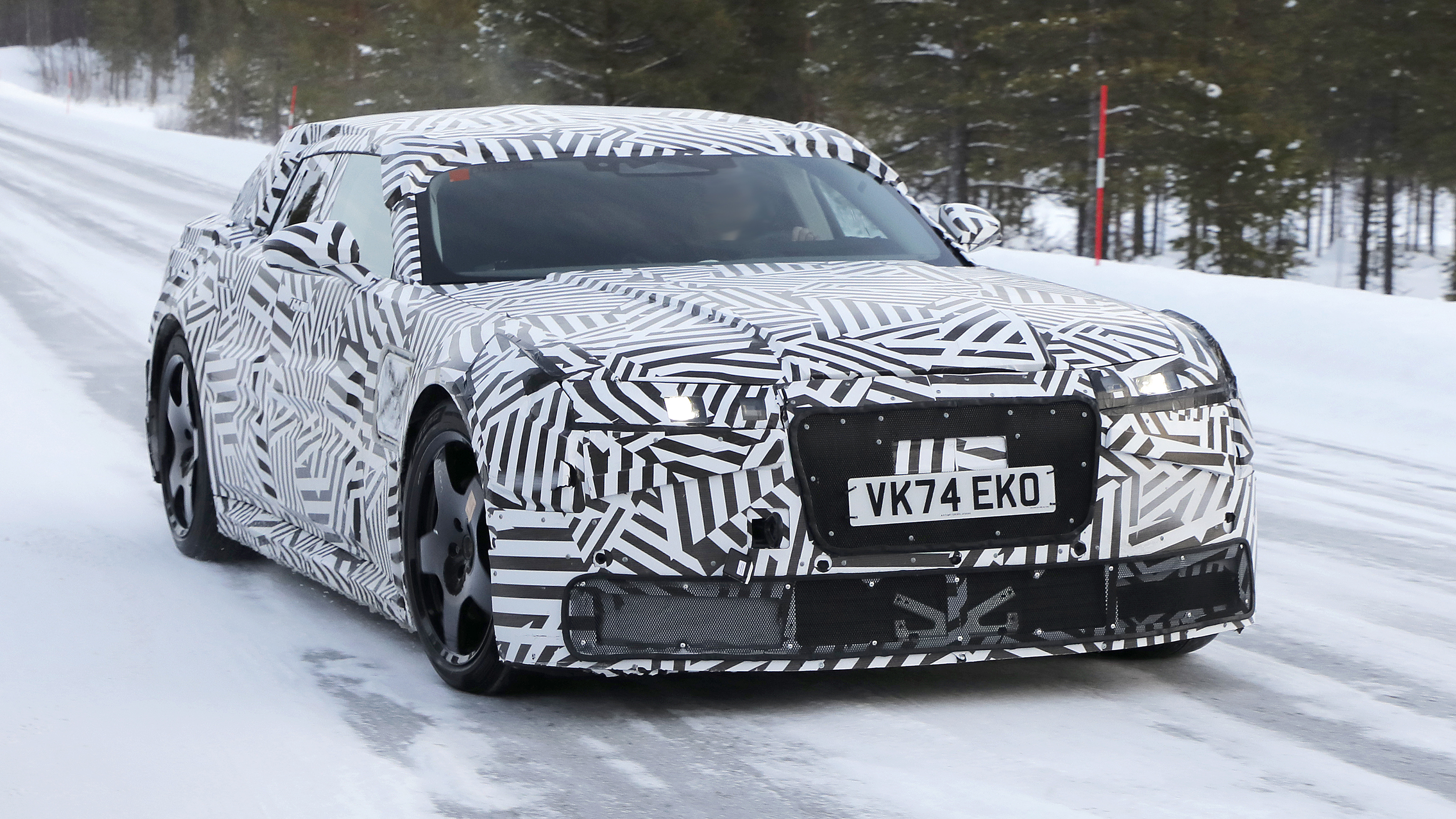 Jaguar Type 00 (camouflaged) - front 3/4 tracking