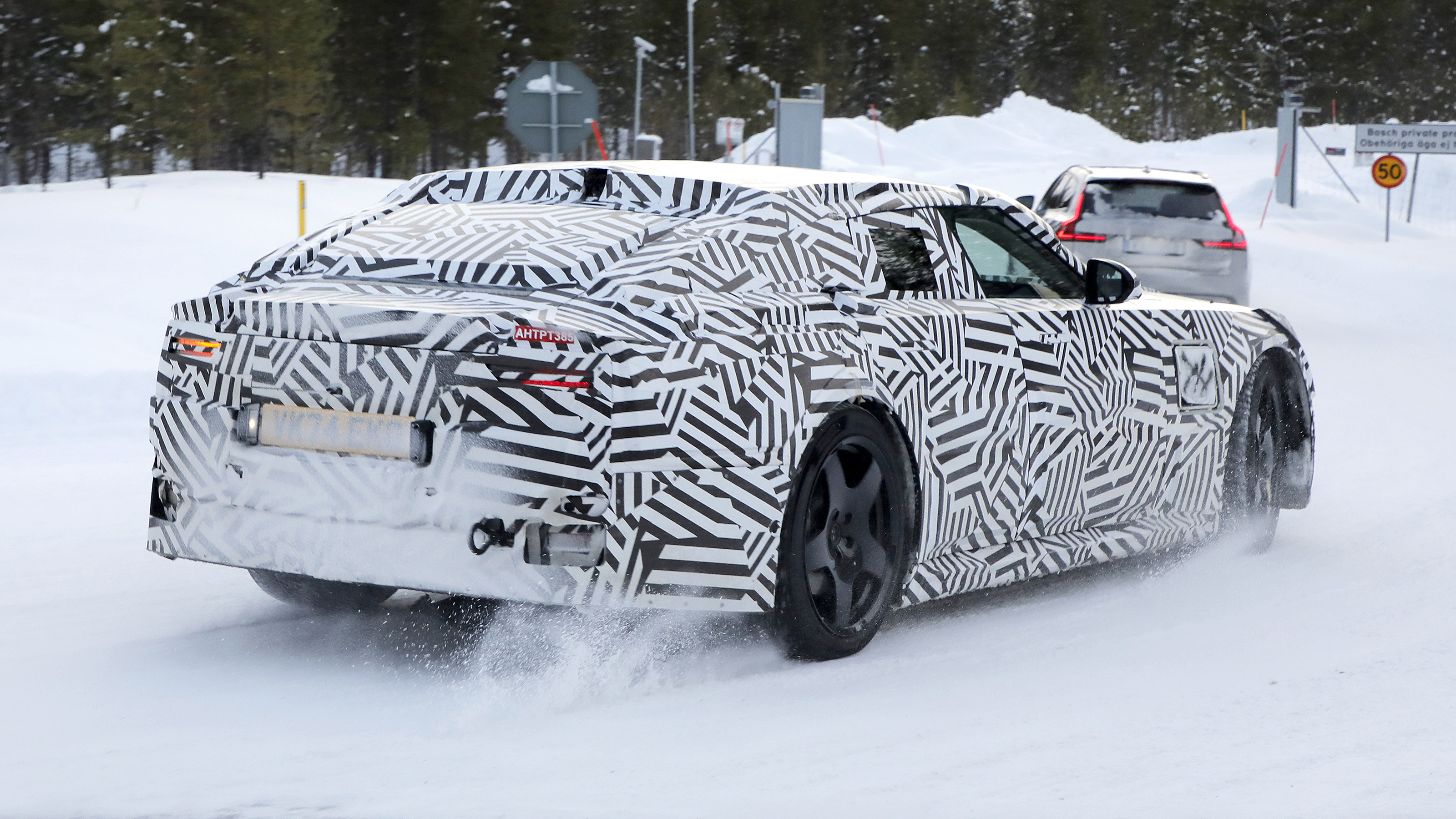 Jaguar Type 00 (camouflaged) - rear 3/4 cornering