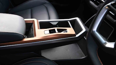 KGM Torres EVX - gear selector