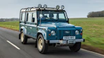 Land Rover Defender Classic V8 - front tracking