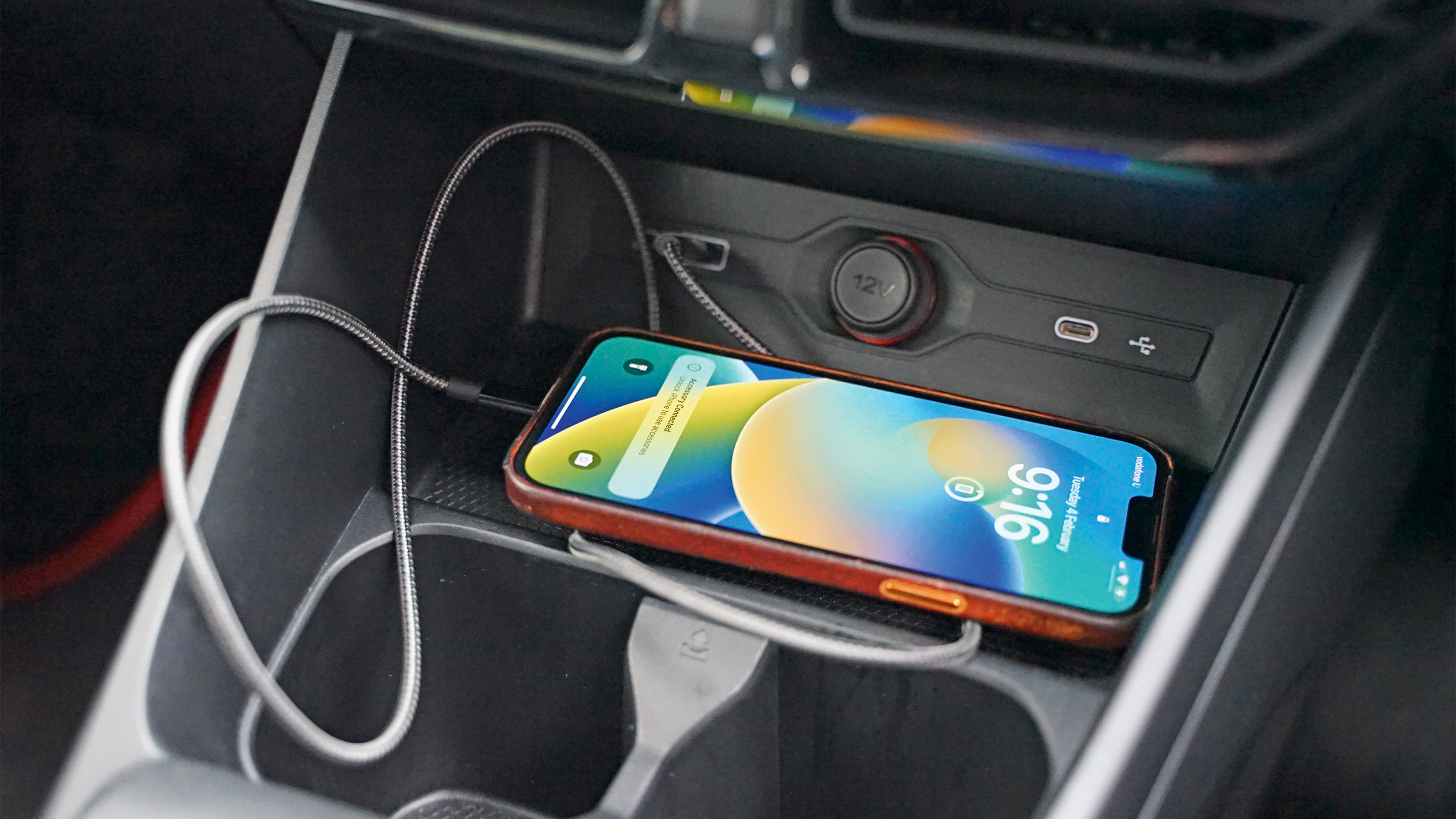 MG3 Hybrid+ long-term test - phone charging