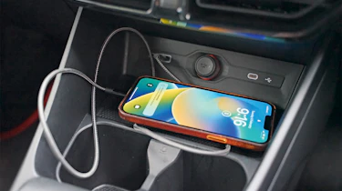 MG3 Hybrid+ long-term test - phone charging