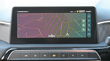 MG3 touchscreen displaying navigation