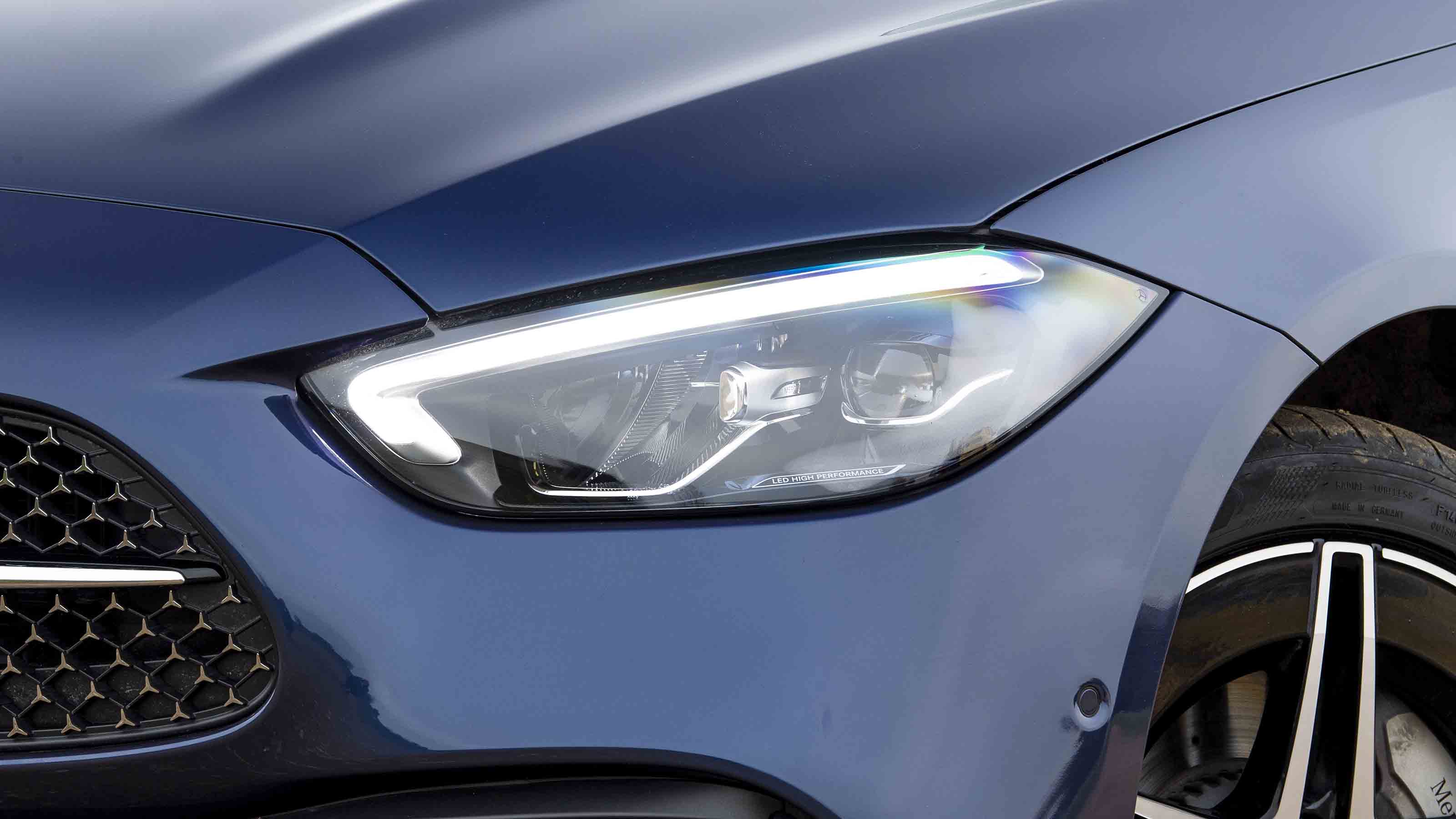 Mercedes C-Class Estate - head light detail