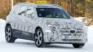Mercedes GLB spy shot - dynamic front 3/4