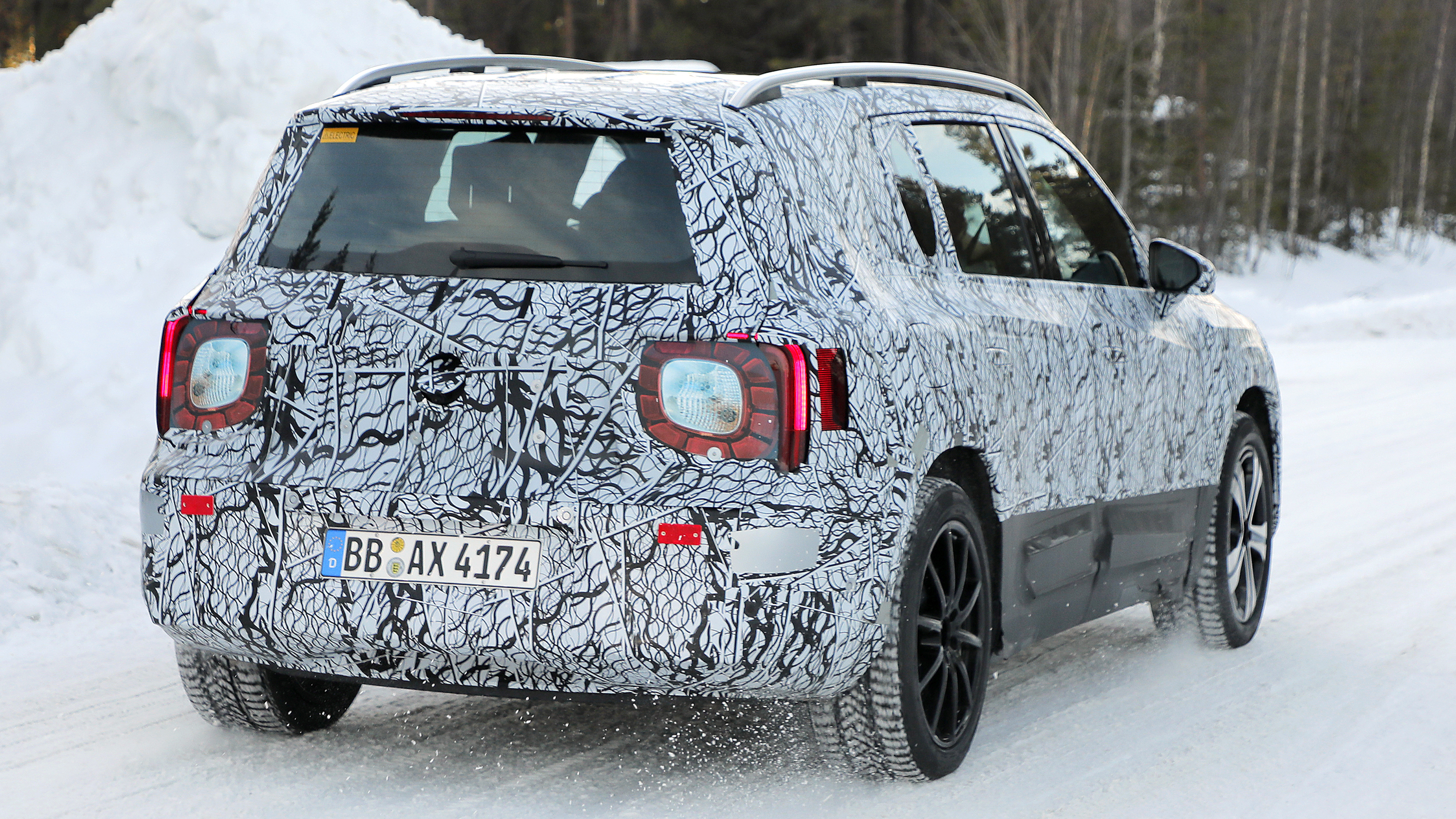 Mercedes GLB spy shot - static rear 3/4