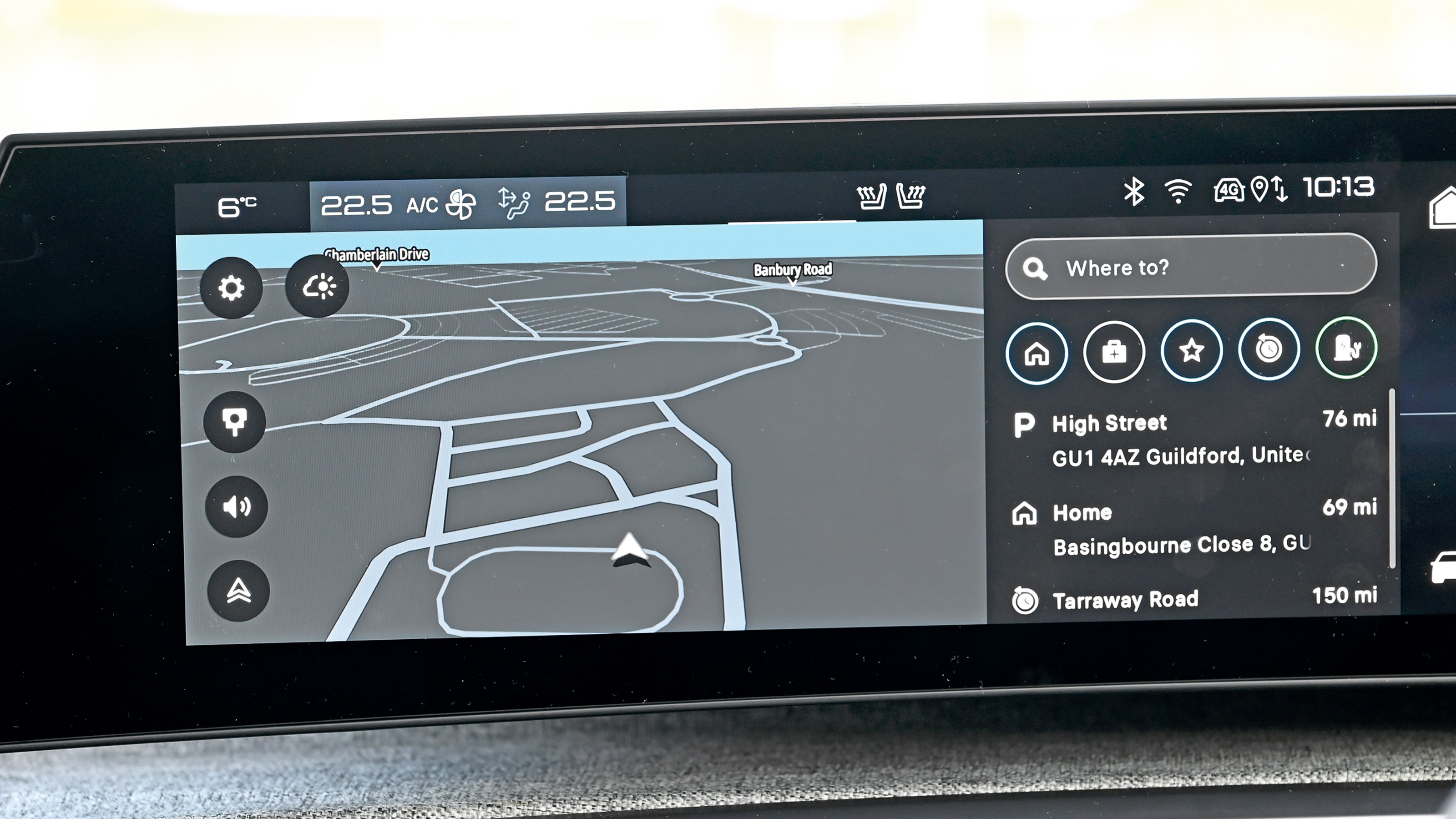 Peugeot E-3008 touchscreen displaying navigation