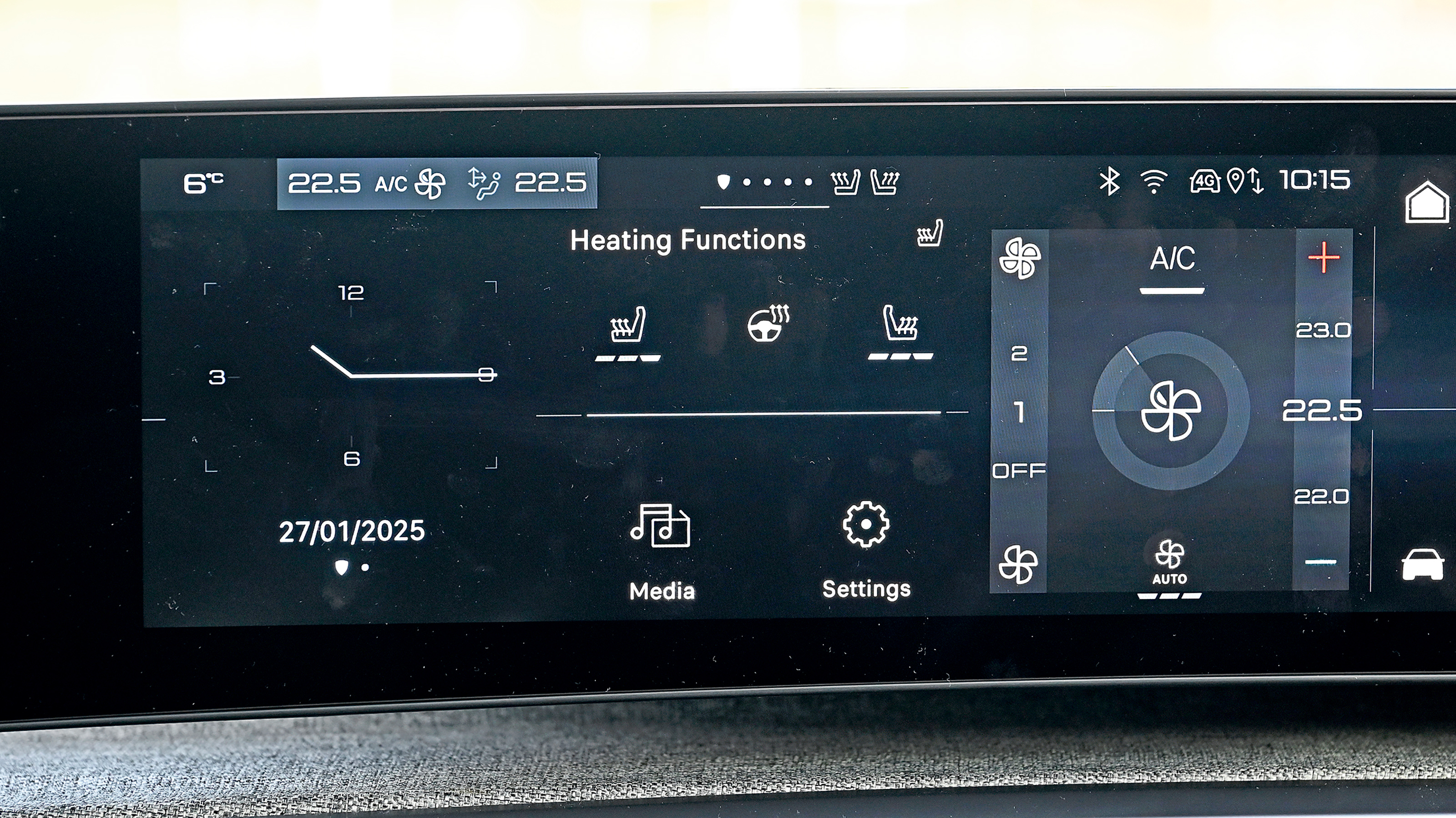Peugeot E-3008 touchscreen displaying climate controls