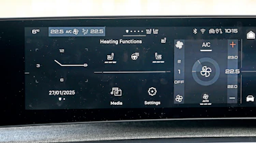 Peugeot E-3008 touchscreen displaying climate controls