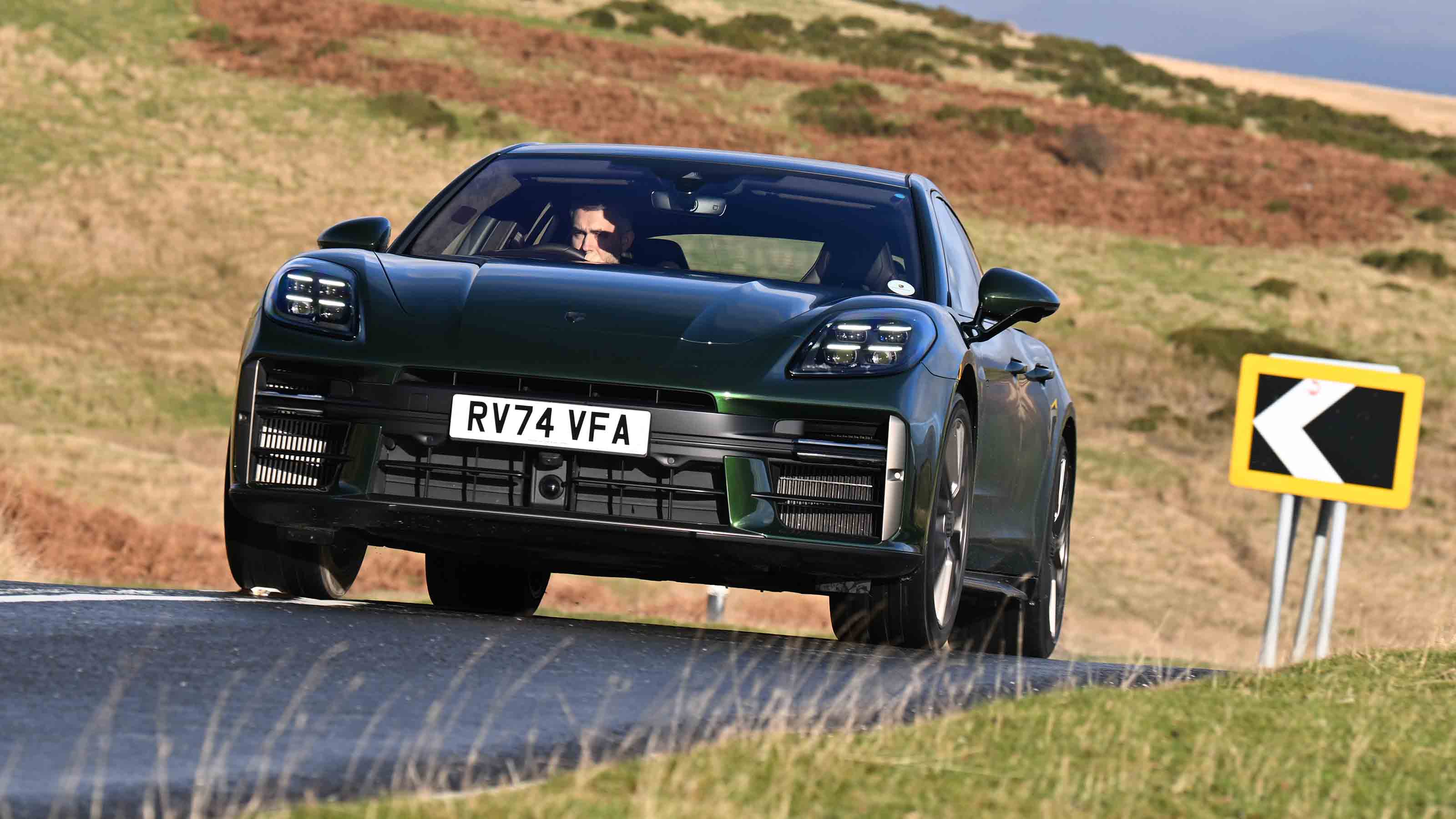 Porsche Panamera Turbo E-Hybrid - front cornering