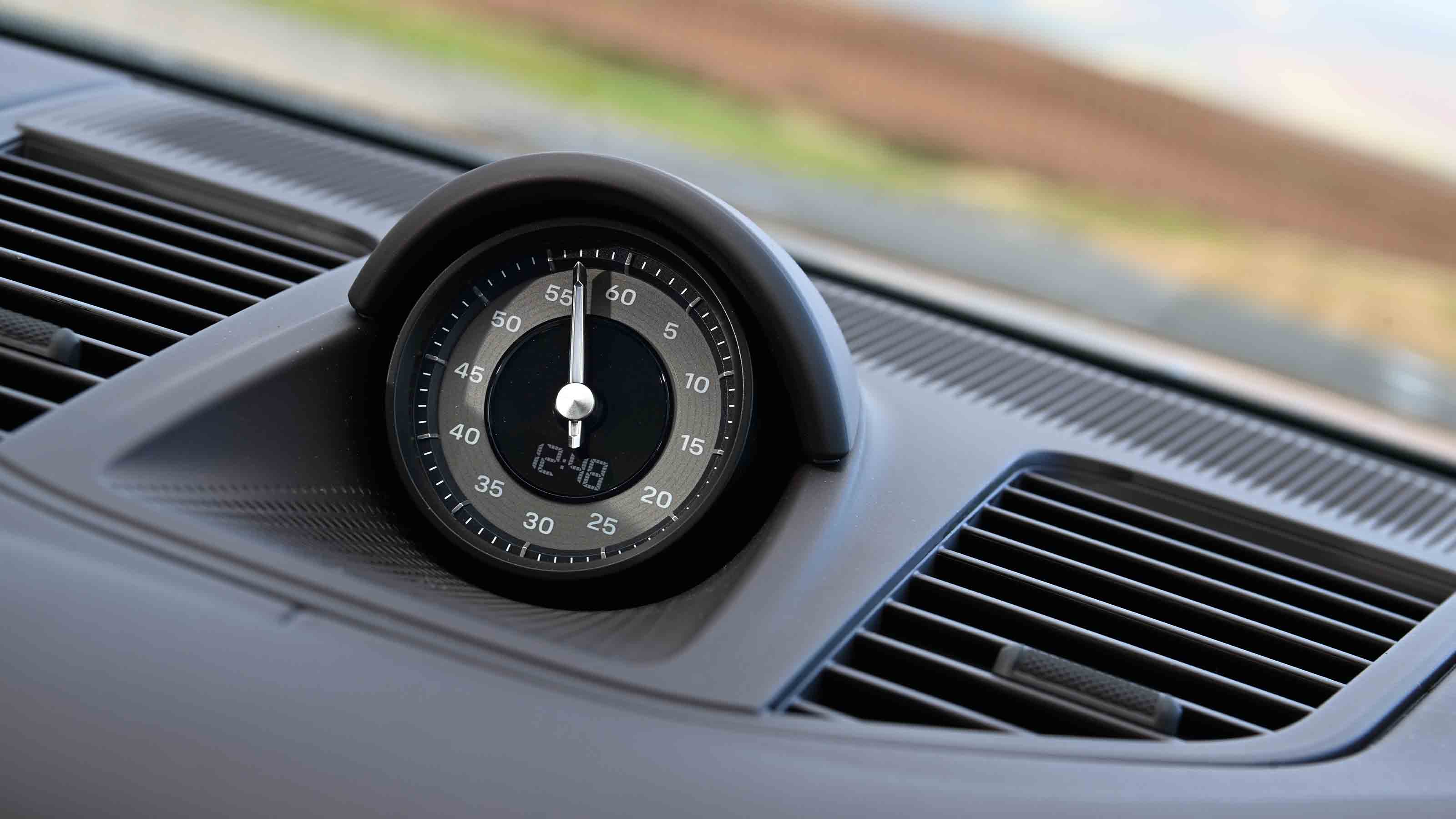 Porsche Panamera Turbo E-Hybrid - clock