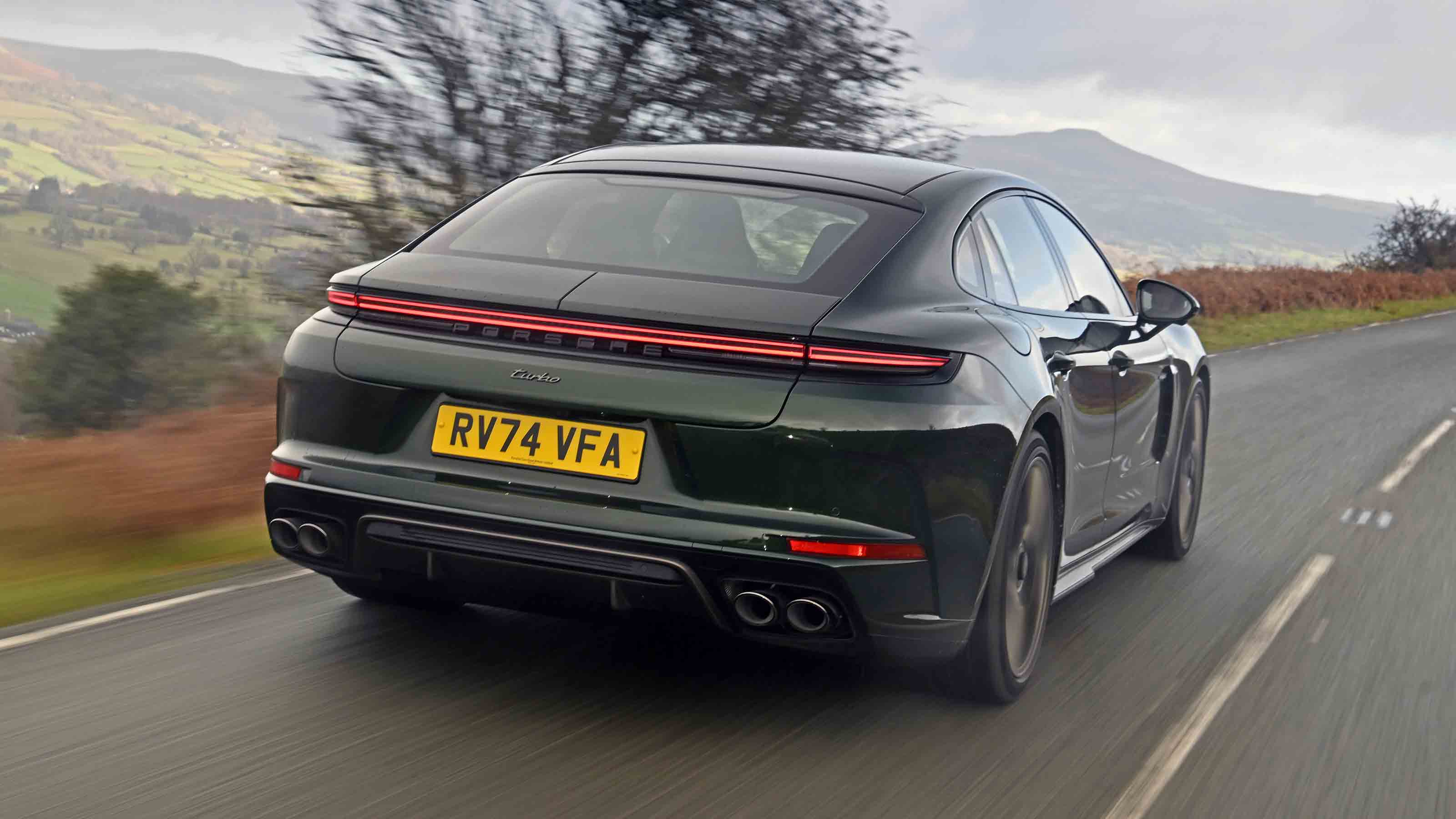 Porsche Panamera Turbo E-Hybrid - rear tracking