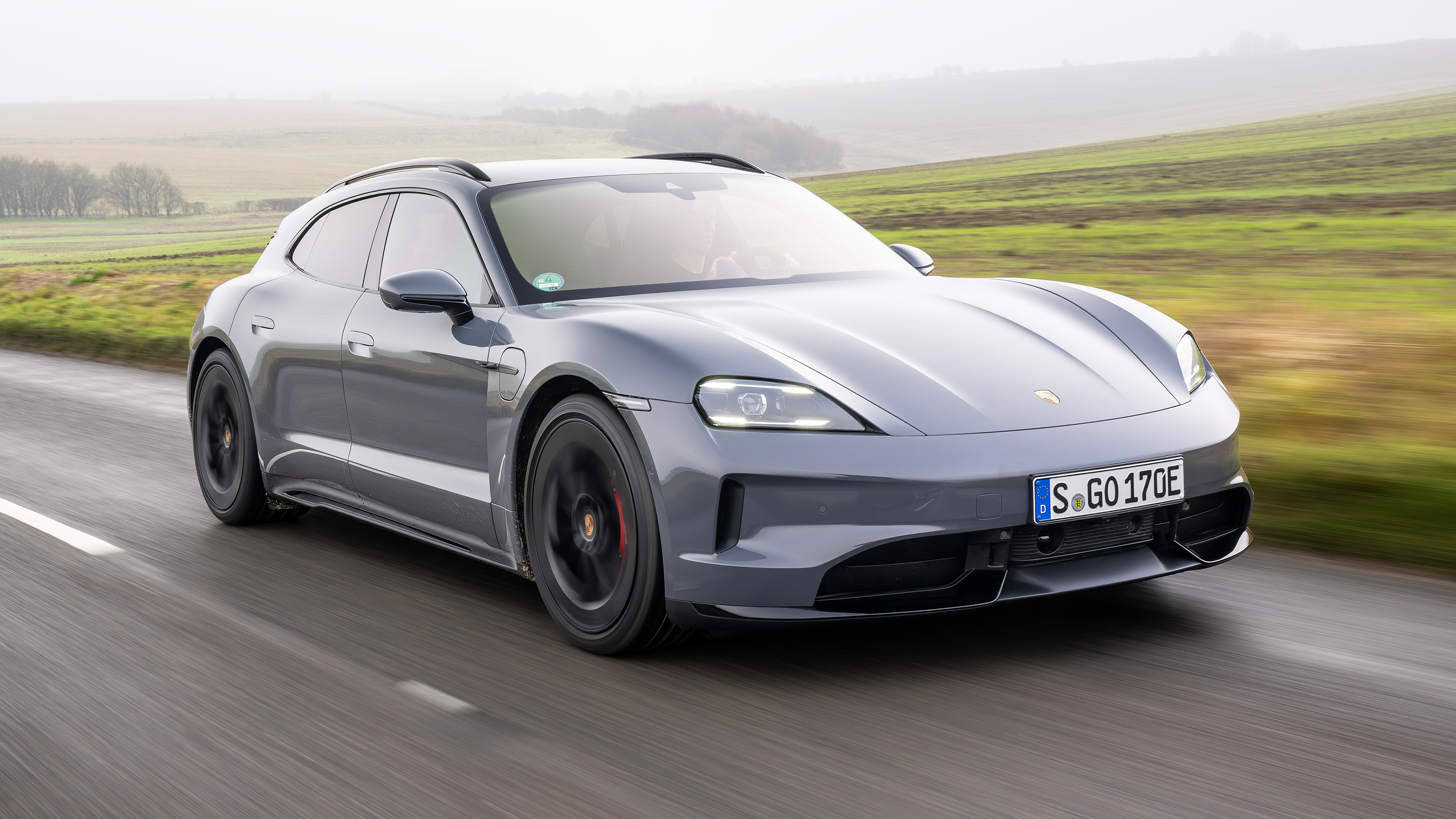 Porsche Taycan Sport Turismo - front tracking