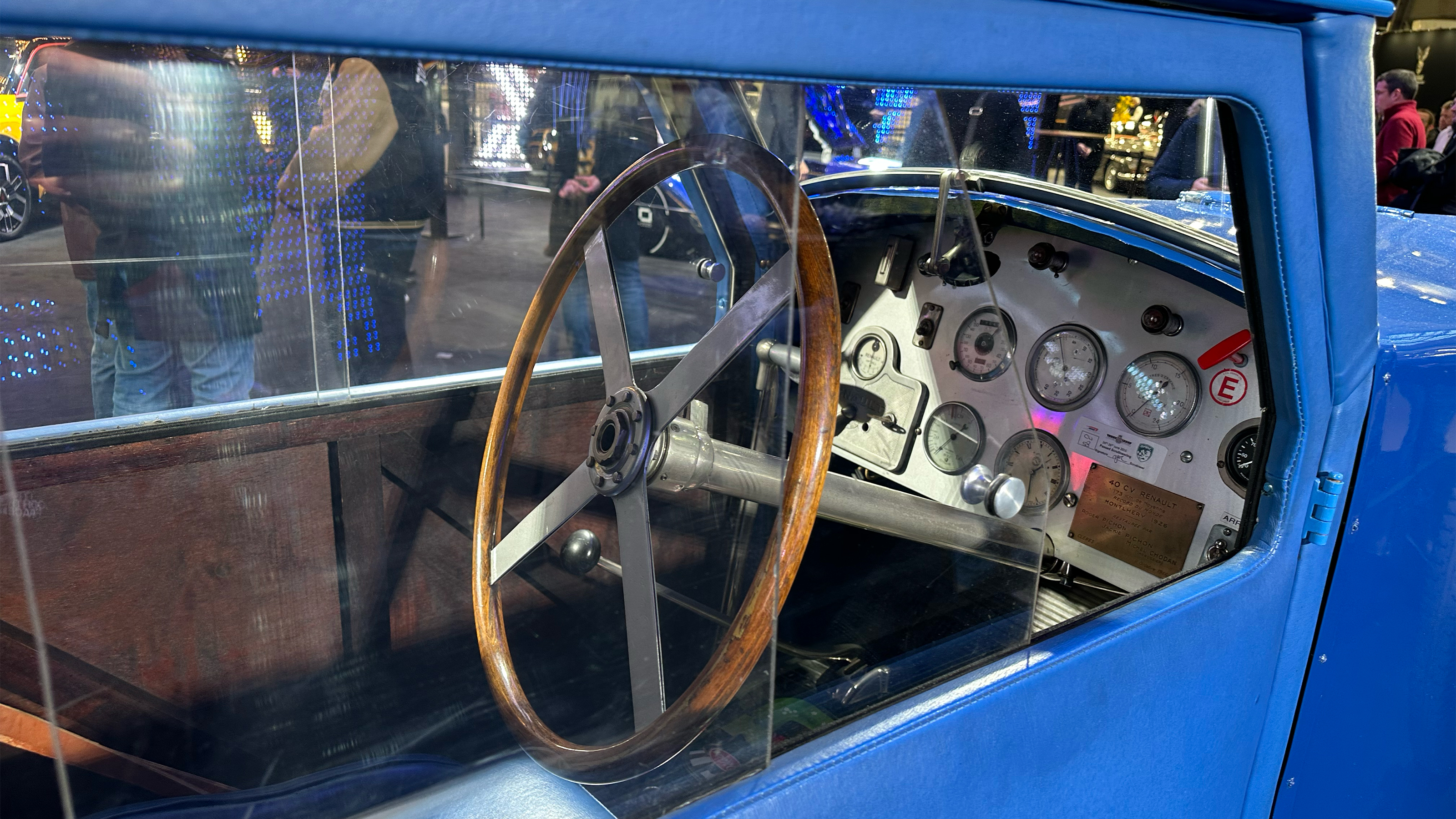 Renault 40CV ‘des Records’ - Rétromobile cockpit