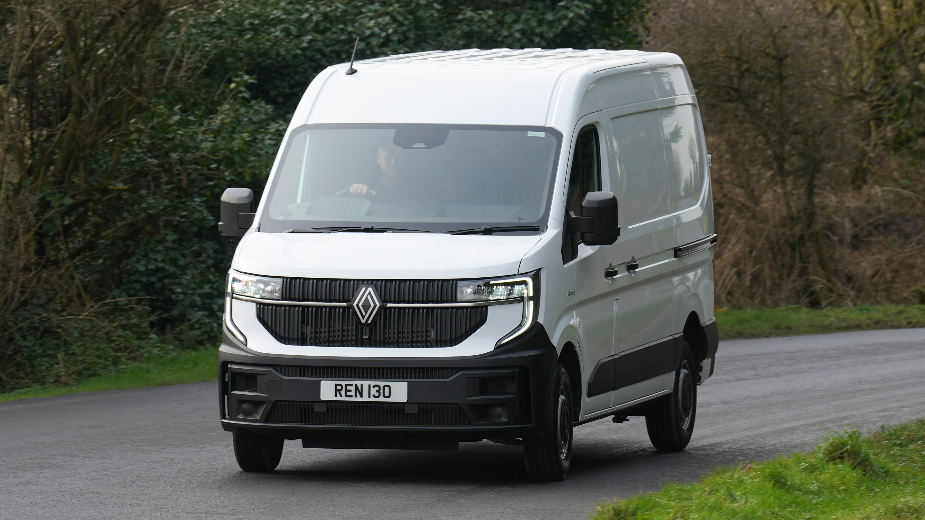 Renault Master - front cornering