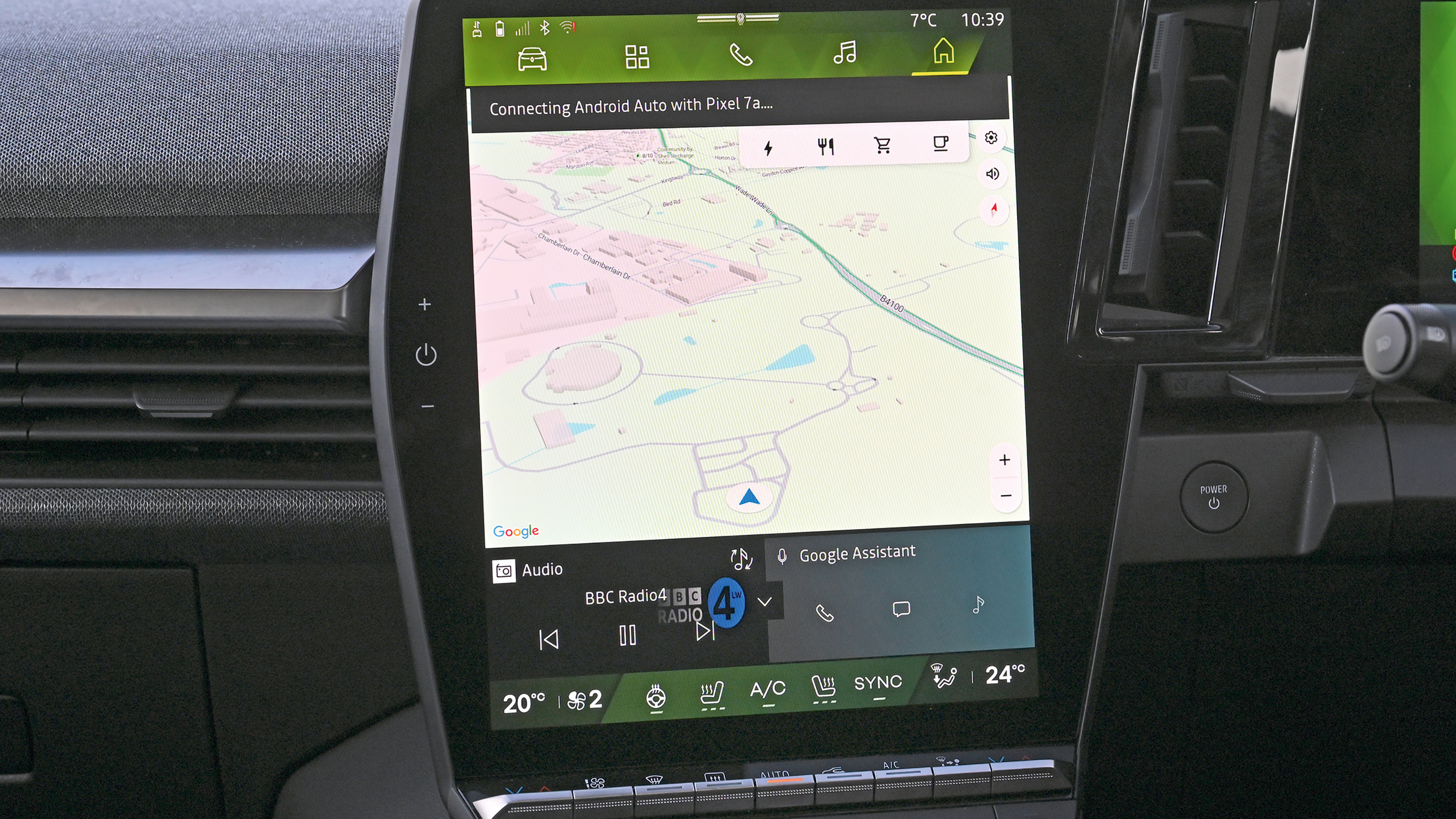 Renault Scenic touchscreen displaying radio settings