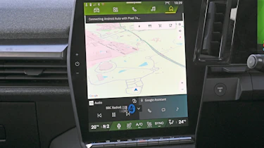 Renault Scenic touchscreen displaying radio settings