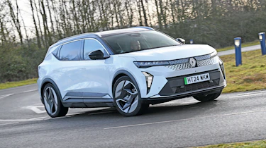 Renault Scenic - front cornering
