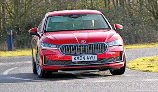 Skoda Superb - front cornering