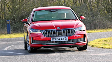 Skoda Superb - front cornering