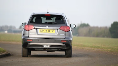 Suzuki Vitara - rear cornering