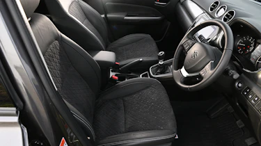 Suzuki Vitara - front seats