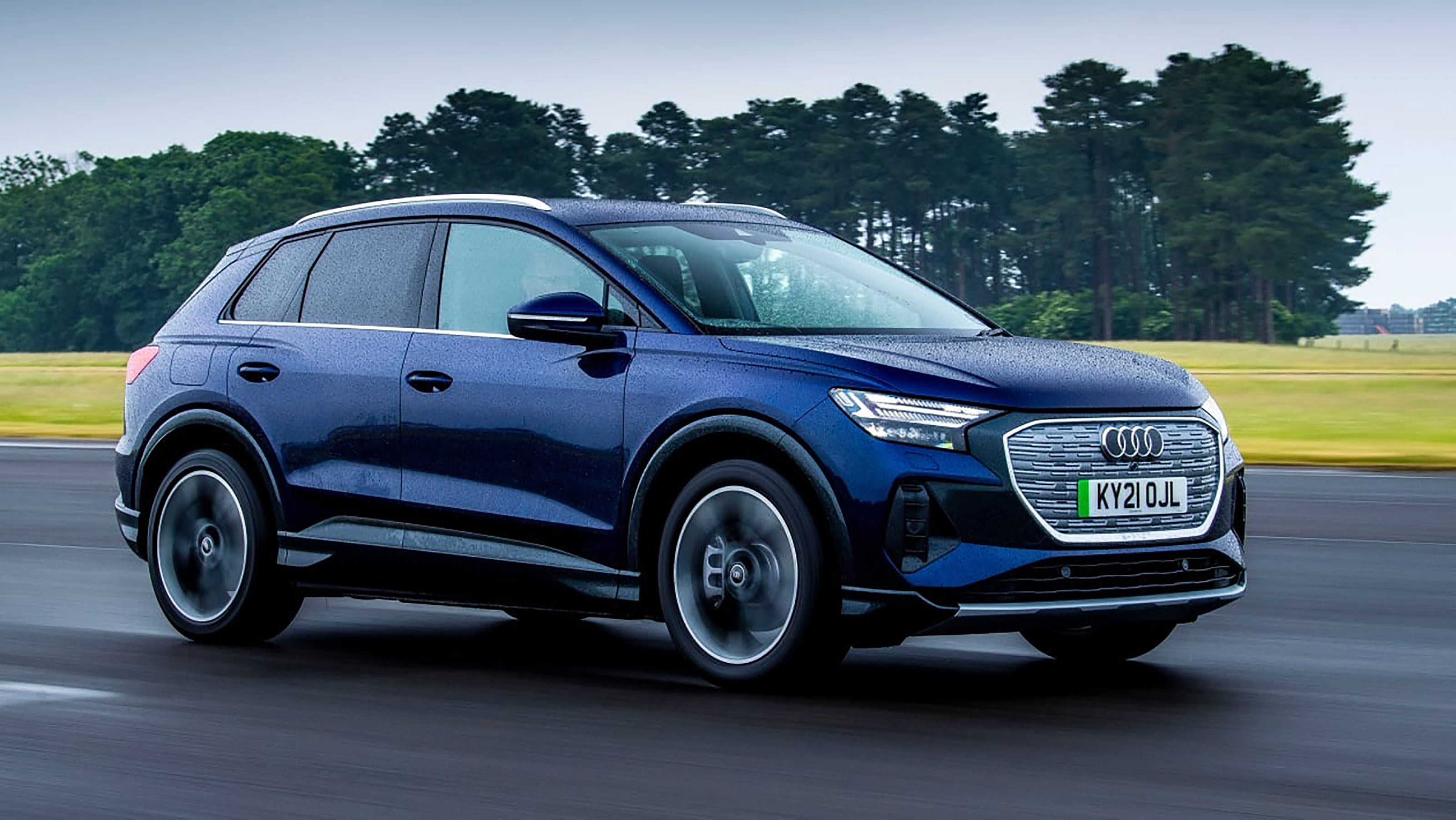 Used Audi Q4 e-tron - front tracking