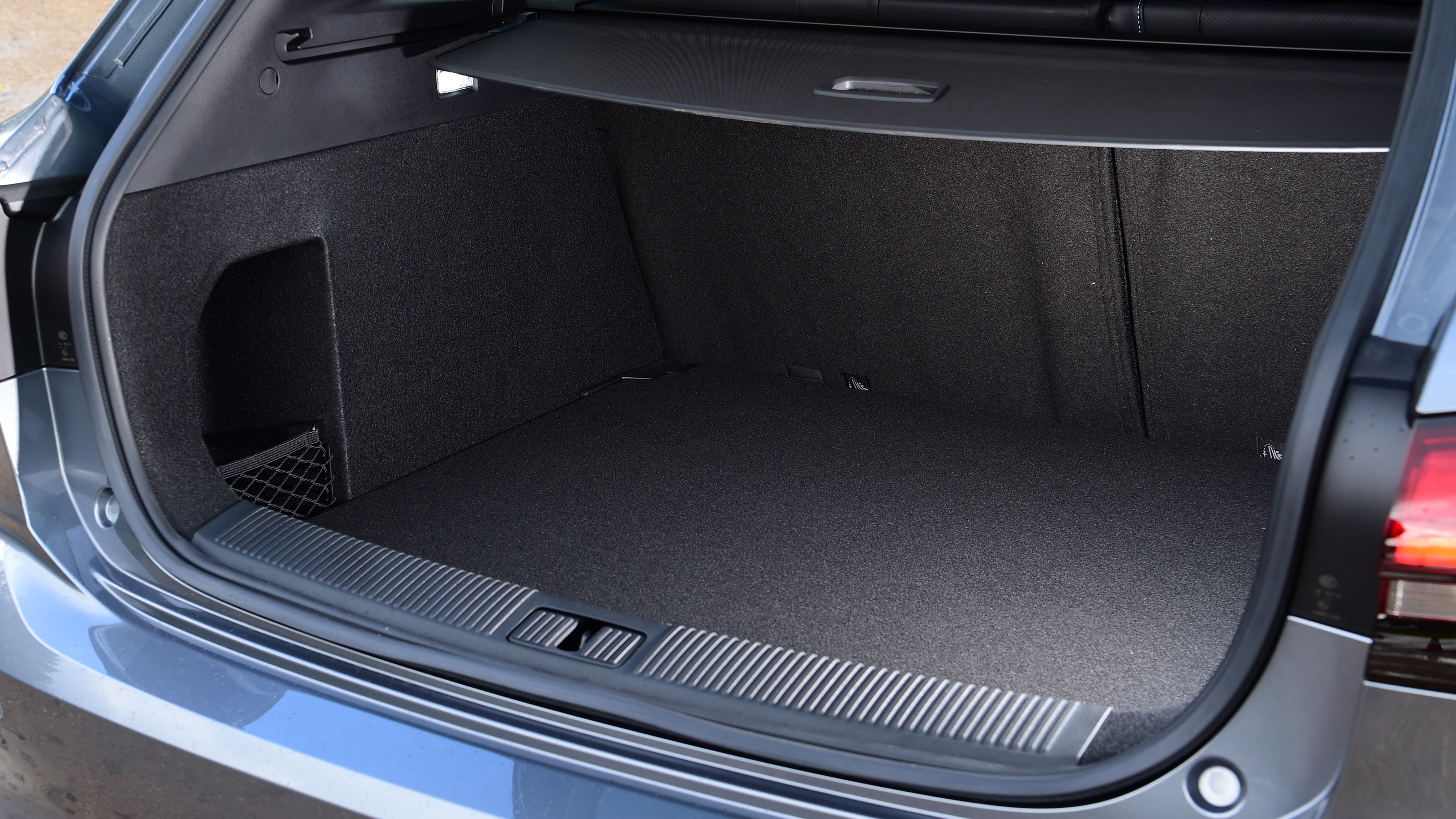 Used MG5 EV - boot