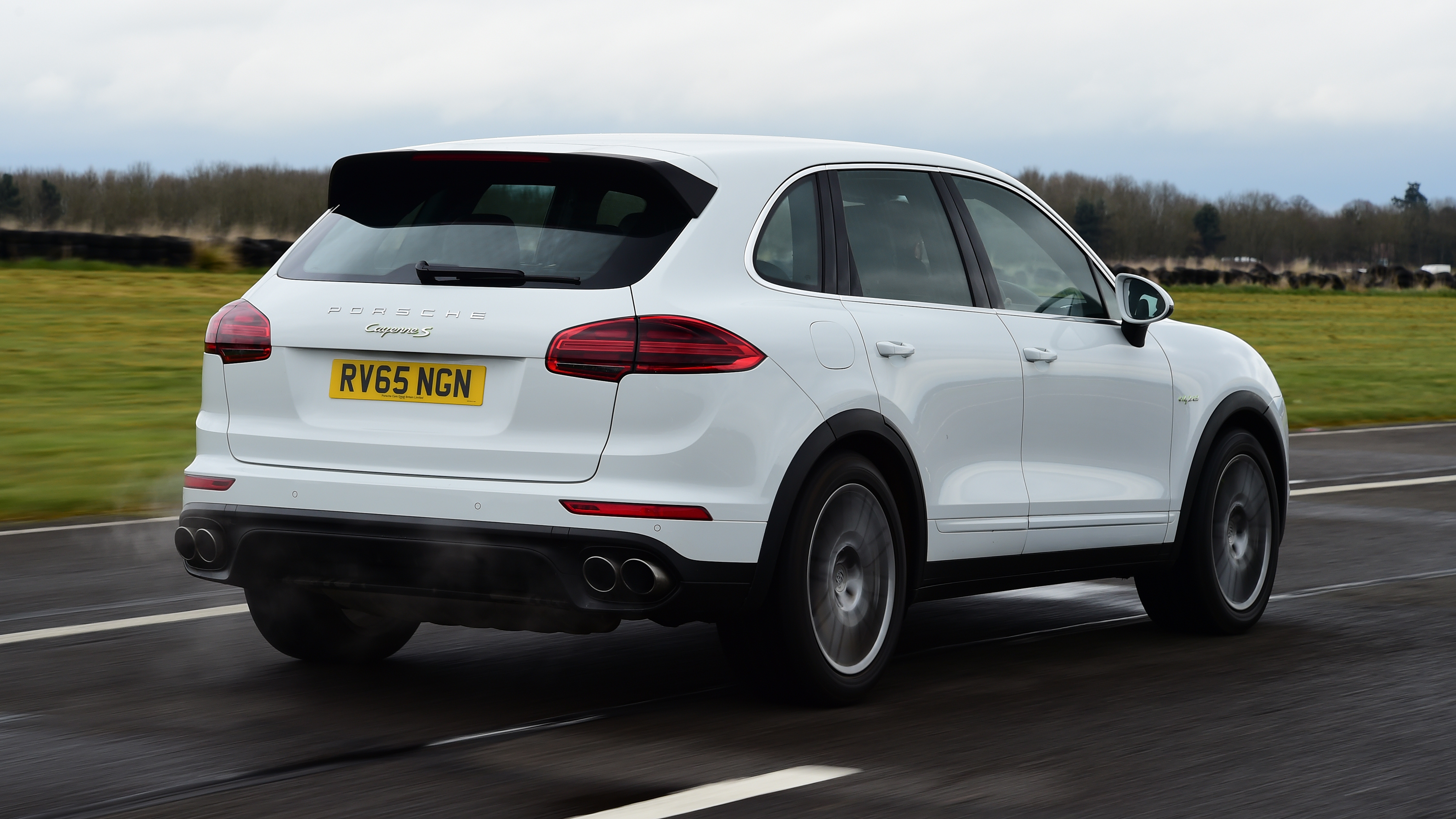 Porsche Cayenne - rear tracking
