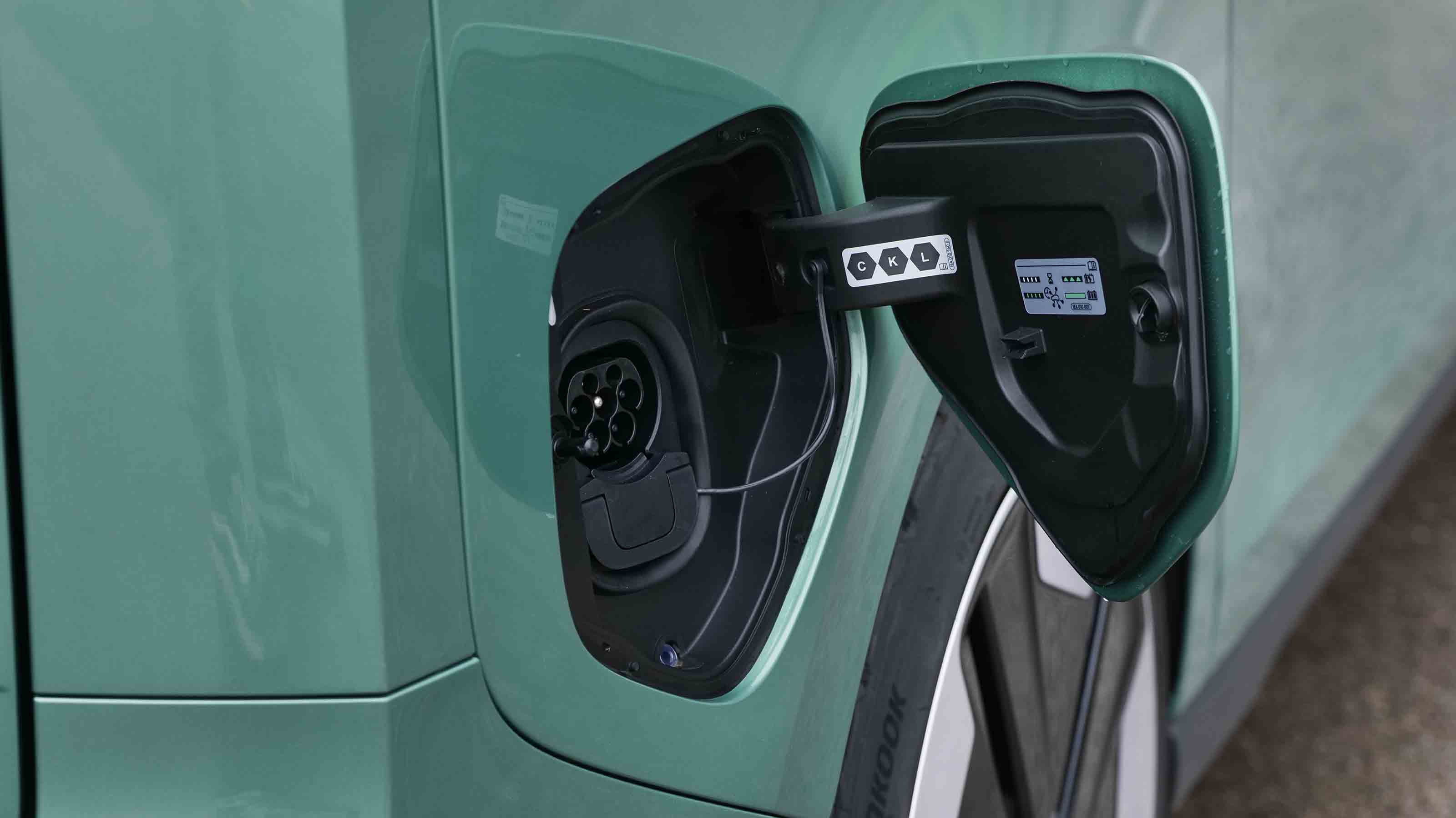 Volkswagen ID. Buzz - charging port