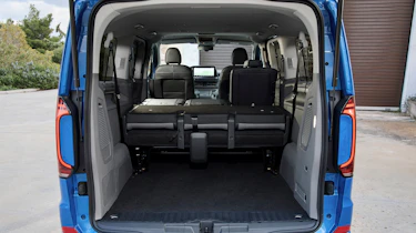 Volkswagen Transporter e-Shuttle - boot seats down