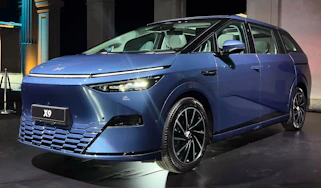 XPeng X9 - front static